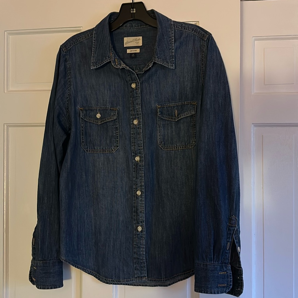 Universal Thread jeans shirt in size M
